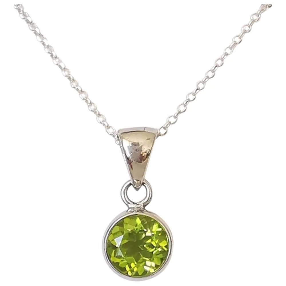 NEW, sterling silver Apple Green Peridot pendant necklace